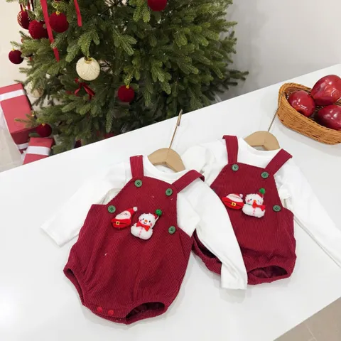 Set 3ct Body Noel Cho Bé – Áo Nỉ Trắng + Yếm Nhung Tăm + Mũ (Size 4–12kg)