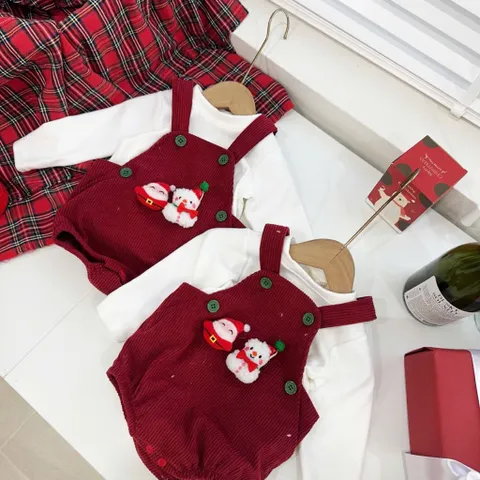 Set 3ct Body Noel Cho Bé – Áo Nỉ Trắng + Yếm Nhung Tăm + Mũ (Size 4–12kg)