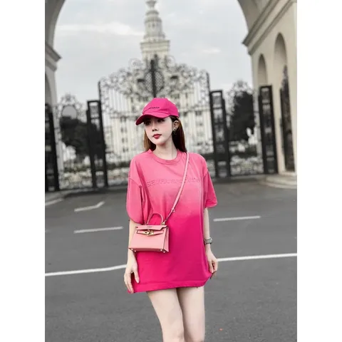 Áo thun bé gái, áo cotton dáng thụng loang hồng họa tiết chữ dập phồng nổi cho bé 10-30kg