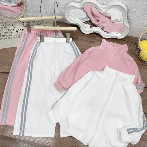 Set bộ gió cổ trụ 2 lớp cho bé – Áo khóa kéo + quần suông thời trang, chất gió nhăn mềm mại, size 10–40kg