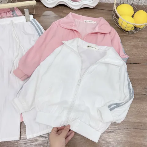 Set bộ gió cổ trụ 2 lớp cho bé – Áo khóa kéo + quần suông thời trang, chất gió nhăn mềm mại, size 10–40kg