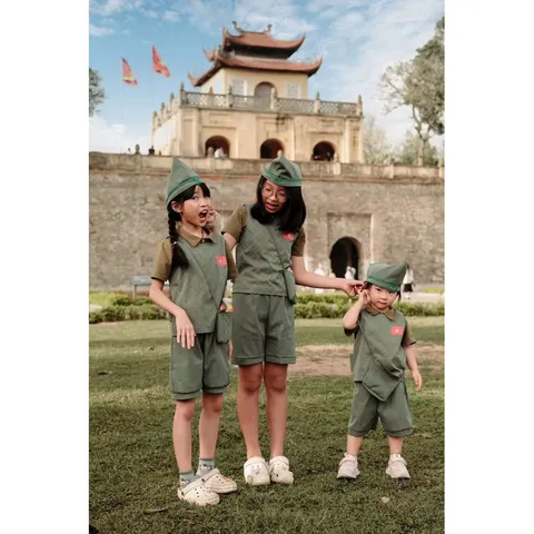 Quần áo bé trai, bé gái, set 5ct đồng phục chú bé liên lạc cho bé 10-30kg