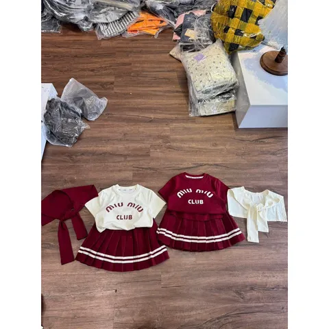 Váy bé gái, set 3ct: áo cotton M.IU, chân váy xếp ly và cổ thuyền cho bé 10-35kg