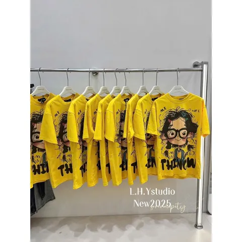 Quần áo bé gái, set áo cotton tone vàng tươi họa tiết cô gái kèm quần short trắng cho bé 10-50kg
