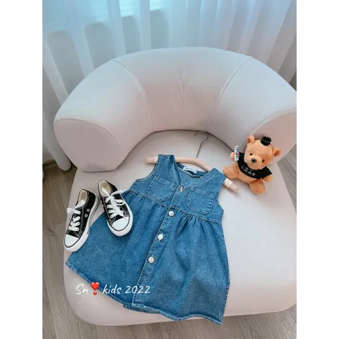 Váy sát nách chất jeans cho bé gái, váy jean sát nách cúc cài thật cho bé size 10-30kg
