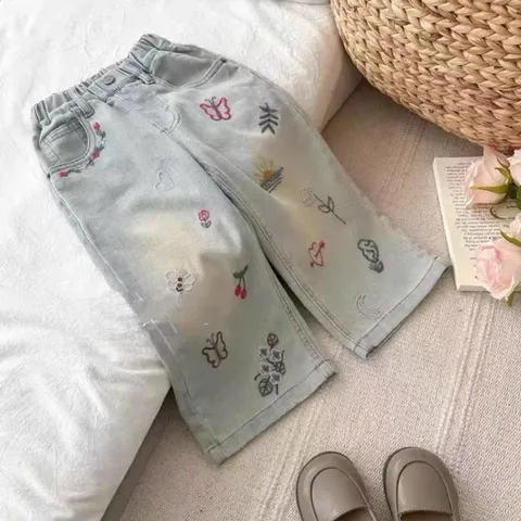 Quần Jean bé gái, quần Jean chính phẩm dáng suông thêu hoa lá tỉ mỉ cho bé 10-30kg