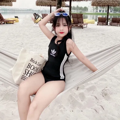 Đồ bơi bé gái, bộ bikini liền thân họa tiết chữ Balanciiaa cho bé 8-30kg