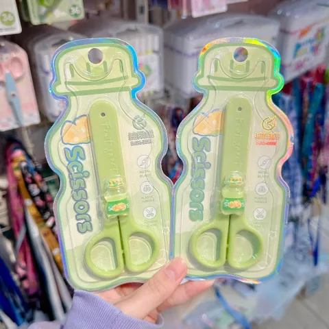 Kéo Học Sinh An Toàn Có Nắp Đậy Hình Chai Nước Cute Đầu Bọc Bo Tròn Cắt Giấy Thủ Công Dễ Thương Cho Bé