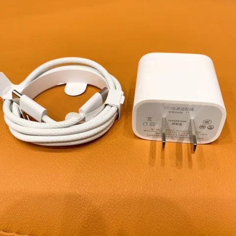 Bộ sạc nhanh PD 20W TARGEEHAM chân C kèm cáp C to C - chính hãng (P134222)