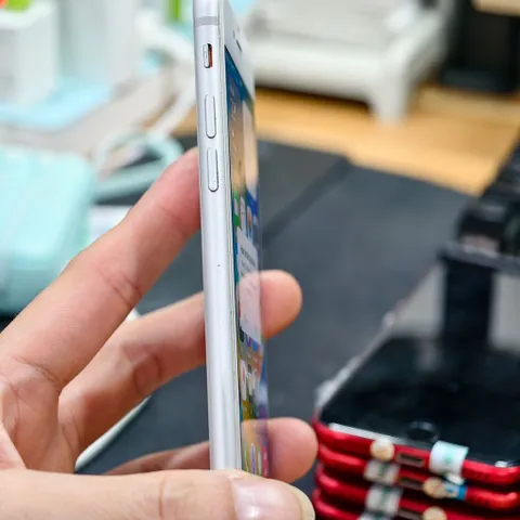 Iphone 8 64gb zin, hình thức khá, tặng sạc cáp 20w ngon, note màu khi mua (P133946)