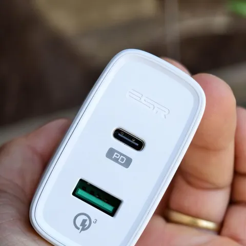 Củ Sạc Nhanh ESR 36W 2 Cổng (Type-C PD 18W & USB-A QC 3.0) - Chân Gập (P133910)