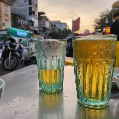 (HOẢ TỐC - MUA 10 TẶNG 2) Cốc ly thủy tinh uống bia hơi vại Hà Nội tạo bọt màu xanh dung tích 200ml và 360ml Hàng loại 1