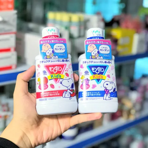 Nước Súc Miệng Cho Trẻ Em Mondahmin Kid White Conc Nhật Bản Hương Dâu, Hương Nho 250ml