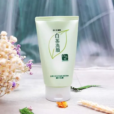 Sữa rửa mặt trà xanh cho da dầu mụn Rohto Shirochasou White Conc Nhật Bản 120g