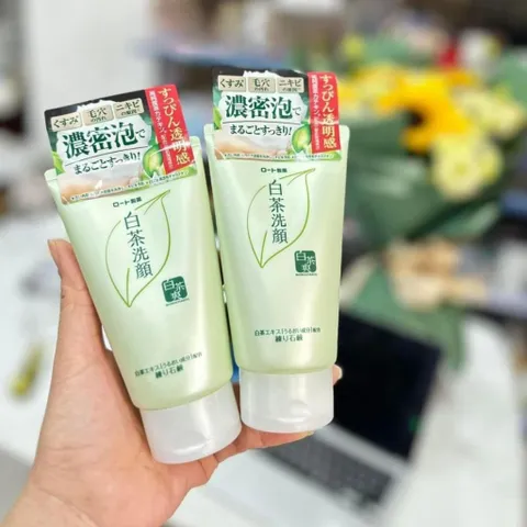 Sữa rửa mặt trà xanh cho da dầu mụn Rohto Shirochasou White Conc Nhật Bản 120g