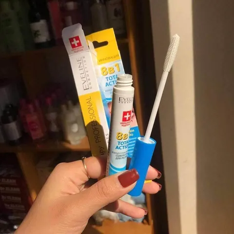 Dưỡng mi Eveline 8 In 1 Total Action Lash Therapy dưỡng mi dài, dày, giảm gãy rụng White Conc 10ml