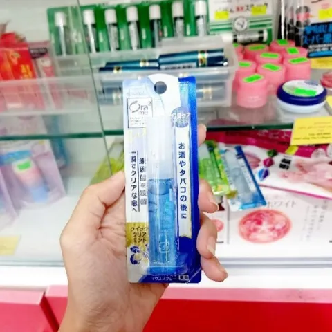 Xịt thơm miệng khử mùi hôi Sunstar Ora2 Me White Conc 6ml