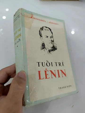 Tuổi trẻ Lenin