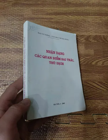 Nhận diện các quan điểm sai trái, thù địch