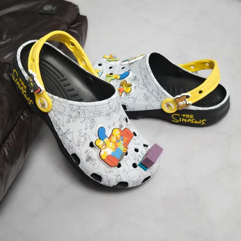 Giày, Dép Sục Nam CROCS x The Simpson (P128354)