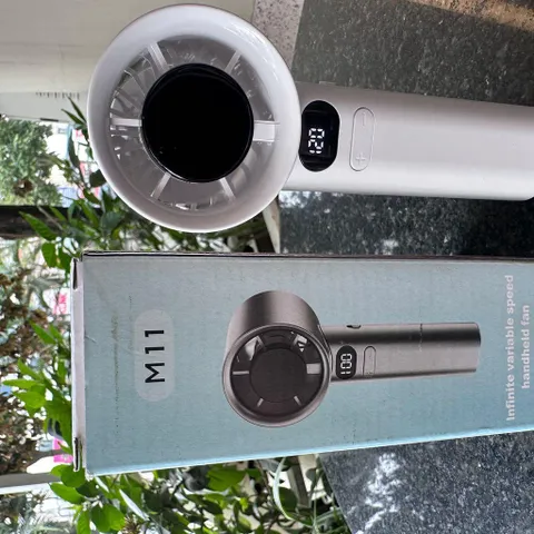 Quạt cầm tay mini Pin khủng hiển thị % M11 (P125043)