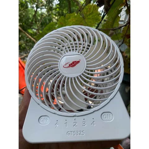 Quạt để bàn Gongtian GT532s nhỏ gọn siêu siêu mát , sử dụng 2 pin 18650 đi kèm cho thời gian sử dụng cực lâu  siêu bền .