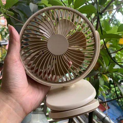 Quạt kẹp để bàn F35B , có pin tích điện, siêu êm ái , động cơ không chổi than cực bền , kẹp xe nôi , để bàn làm việc