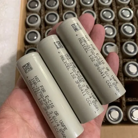 Pin 21700 Molicell P50B , xả cao 60A ,dung lượng 5000mah,giành cho đèn pin công suất cao và các thiết bị điện cần xả cao