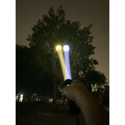 Đèn pin zoom X11 pro , gồm 2 led : 4000k và 6500k led kép , siêu sáng , khi zoom có thể bật 2 tia sáng cùng lúc
