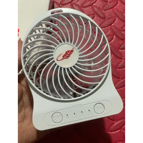 Quạt để bàn Gongtian F95B mini cao cấp , mát lạnh , gió toả rộng , động cơ không chổi than, pin 18650 tháo rời tiện lợi
