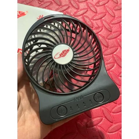Quạt để bàn Gongtian F95B mini cao cấp , mát lạnh , gió toả rộng , động cơ không chổi than, pin 18650 tháo rời tiện lợi