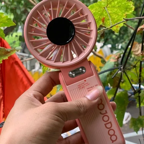 Quạt Goojodoq gập siêu mạnh siêu mát , 100 cấp độ gió ,động cơ không chổi than êm ái , gập đeo cổ tiện lợi .