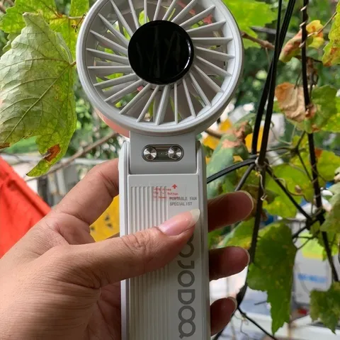 Quạt Goojodoq gập siêu mạnh siêu mát , 100 cấp độ gió ,động cơ không chổi than êm ái , gập đeo cổ tiện lợi .