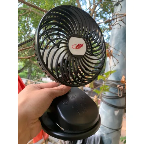 Quạt kẹp để bàn Gongtian F15 , siêu mạnh , có đảo gió , sử dụng 2 pin 18650 tháo rời đi kèm , động cơ ko chổi than êm ái