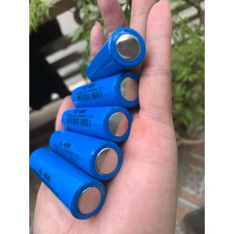 Pin 18650 AZ mới 100%   , dung lượng cao ~3000-3200mah , sử dụng cho đèn pin và các thiết bị điện tử ……