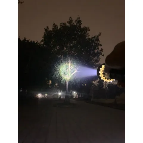 Đèn pin siêu sáng G20 , gồm 1 led chiếu xa , 8 led chiếu toả + đèn thân led cob 3 nhiệt màu , kèm pin sạc 21700