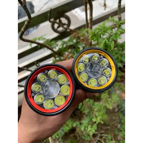 Đèn pin siêu sáng G18 Kèm pin sạc , 8 led chiếu toả và 1 led chiếu xa , độ sáng 4000 lumen , kèm pin sạc chất lượng .