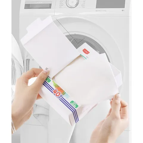 Giấy hút màu UYIKU Nhật Bản, chống loang ra quần áo khi giặt hộp 40 tờ chính hãng