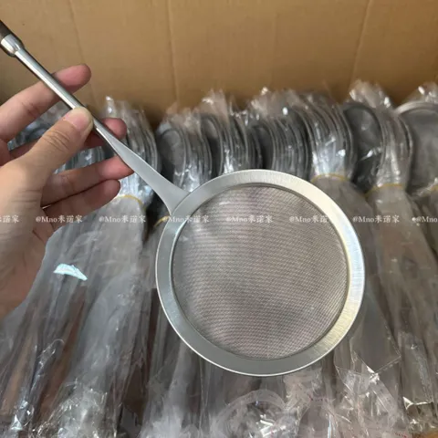 Vợt hớt bọt, cặn dầu Uyiku inox 304 cán gỗ sồi cao cấp