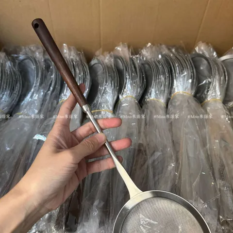 Vợt hớt bọt, cặn dầu Uyiku inox 304 cán gỗ sồi cao cấp