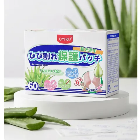 Miếng dán dưỡng ẩm lô hội Uyiku Nhật Bản dành cho da khô, nứt nẻ hộp 60 miếng