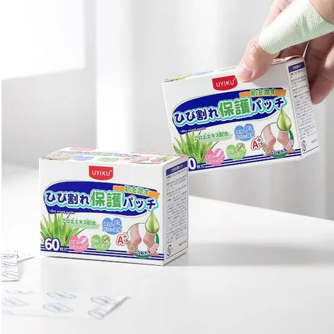 Miếng dán dưỡng ẩm lô hội Uyiku Nhật Bản dành cho da khô, nứt nẻ hộp 60 miếng