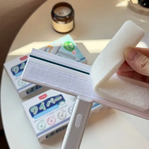 Cây gạt rửa gương kính cầm tay Uyiku Nhật Bản 2in1 cao cấp