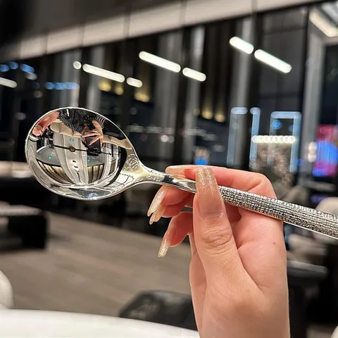 Thìa inox 304 Uyiku cao cấp cán dài chống trơn sáng bóng thiết kế hiện đại