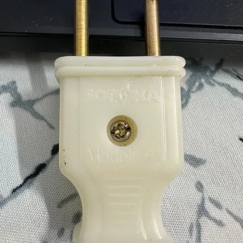 Phích cắm điện 2 chân tròn Sopoka 10A 250V| Chống va đập | Chống vỡ | Nhựa kỹ thuật ABS