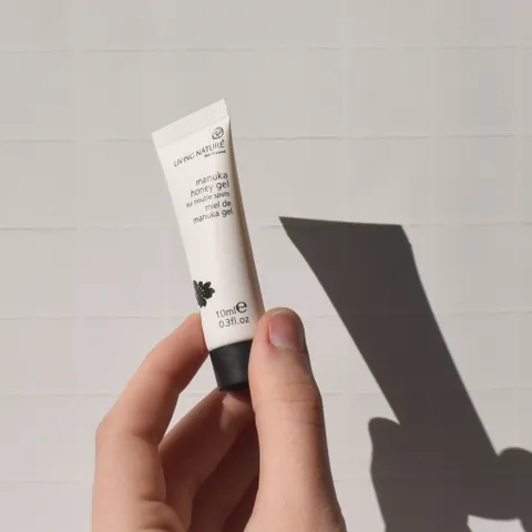 Gel Giảm Mụn Living Nature Manuka Honey Gel 10ml