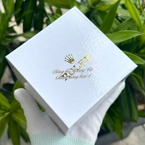 Hộp thương hiệu đựng đồng hồ đeo tay. Dùng làm quà tặng kèm sản phẩm tăng giá trị quà tặng.