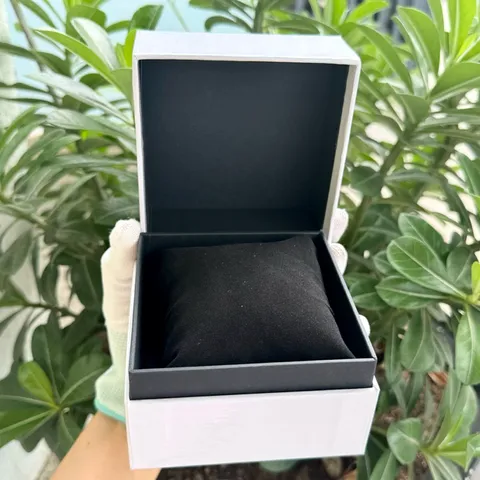 Hộp thương hiệu đựng đồng hồ đeo tay. Dùng làm quà tặng kèm sản phẩm tăng giá trị quà tặng.