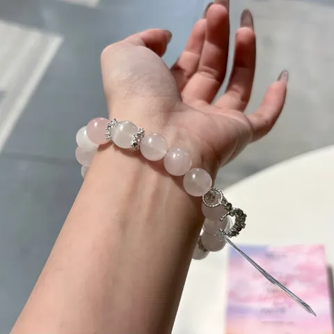 Vòng Thạch Anh Hồng Tự Nhiên Rose Quartz Mix Hạt Trắng – Dạ Đình Ngọc Các