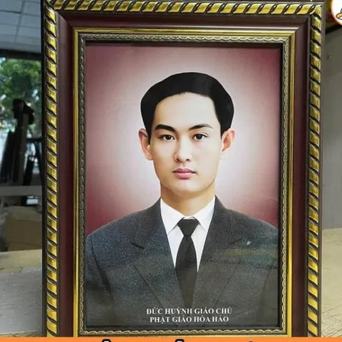 Tranh ĐỨC HUỲNH GIÁO CHỦ - có khung ,cực đẹp